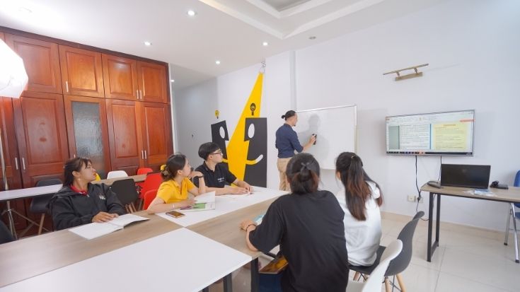 Lớp học nhóm giao tiếp tiếng Pháp tại Bonjour